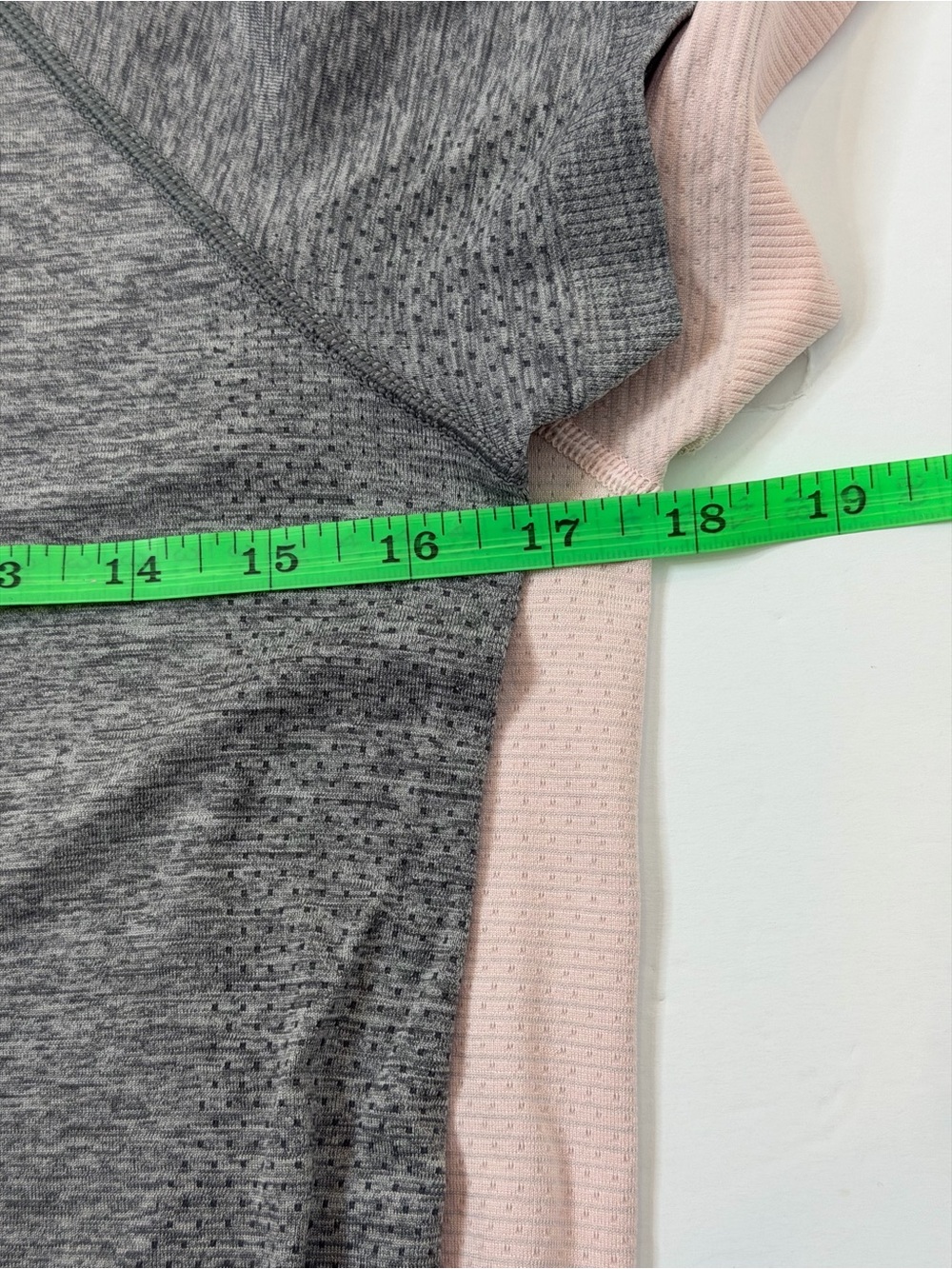 Lululemon Swiftly Tech Short Sleeve t-Shirt bundle Lot of 2 gray & light pink - Picture 7 of 8